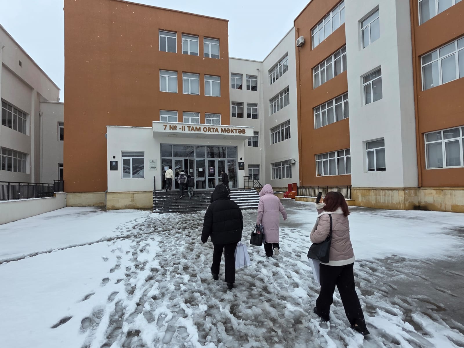 TAU-nun kollektivi Şəkidə tanıtım günü keçiriblər