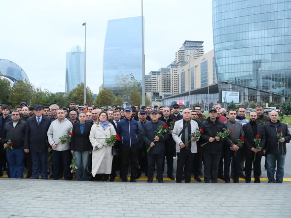 TAU və AzTU kollektivi Zəfər parkını ziyarət edib