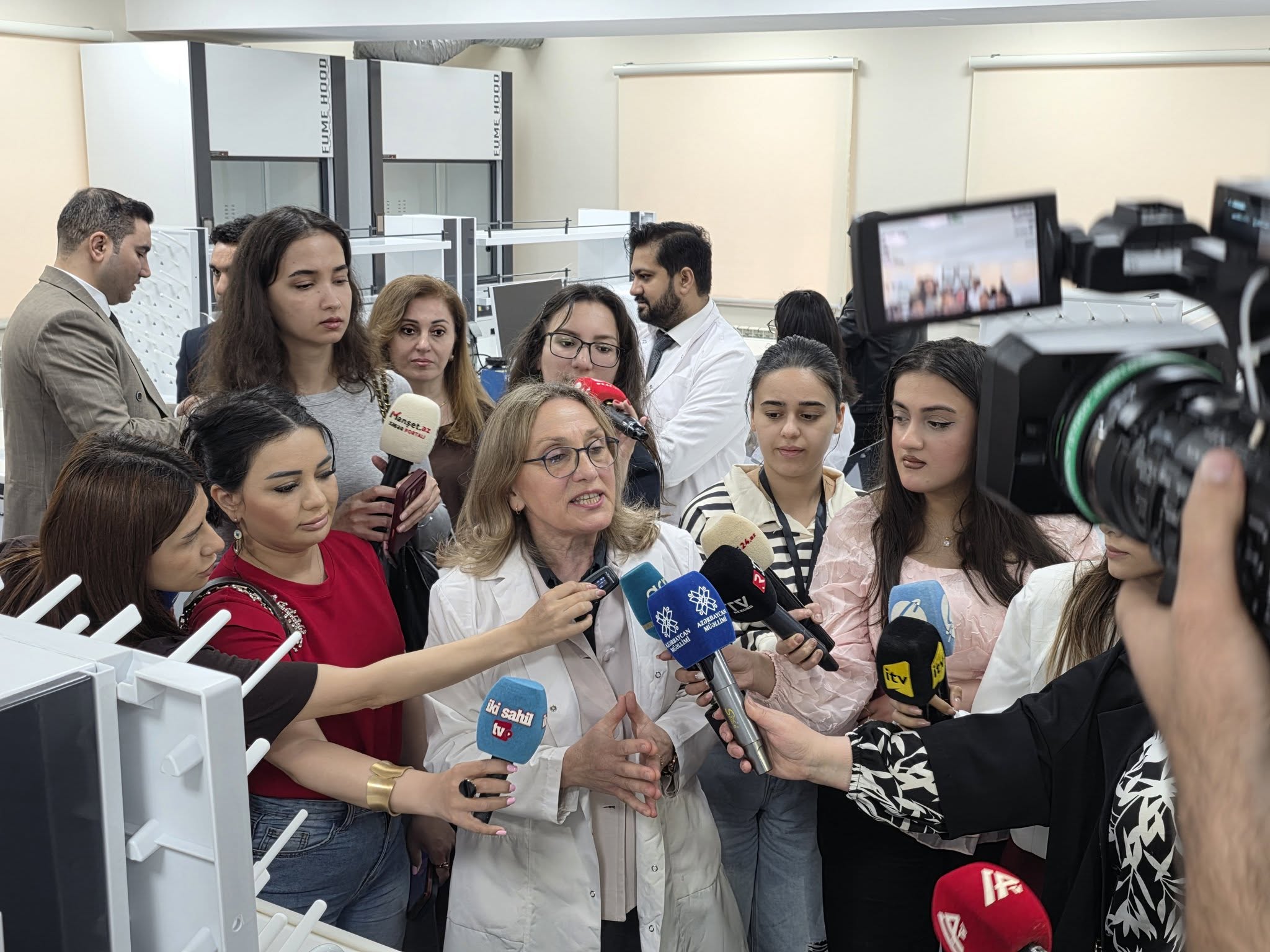 Türkiyə-Azərbaycan Universitetinin komandası media qarşısında