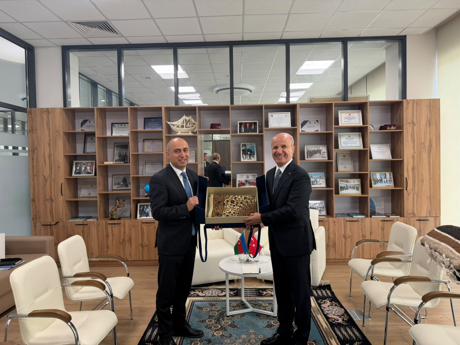 Elm və təhsil naziri YÖK sədri Erol Özvarla görüşüb