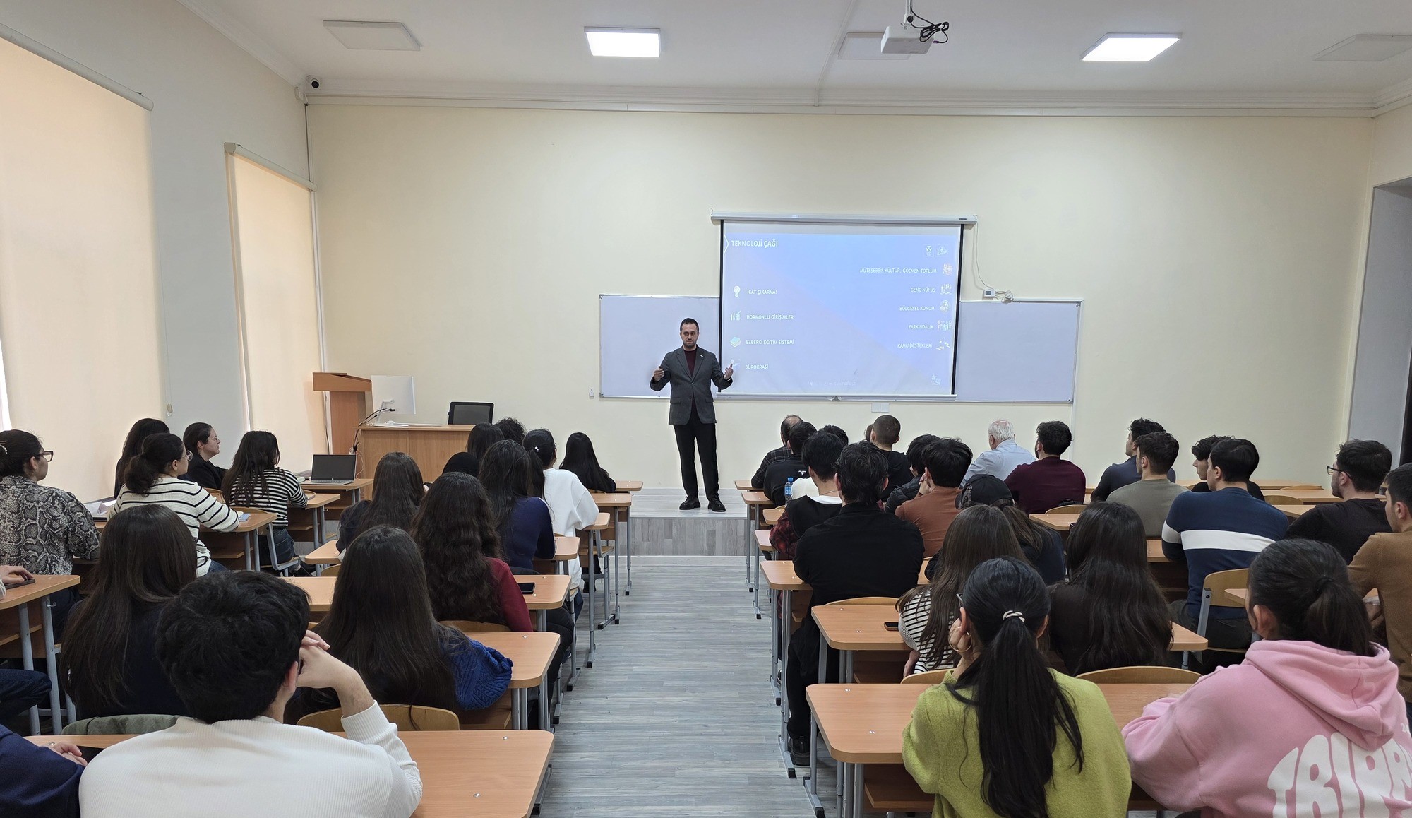 Türkiyə-Azərbaycan Universitetində “Teknofest 2026” ilə bağlı infosessiya keçirilib