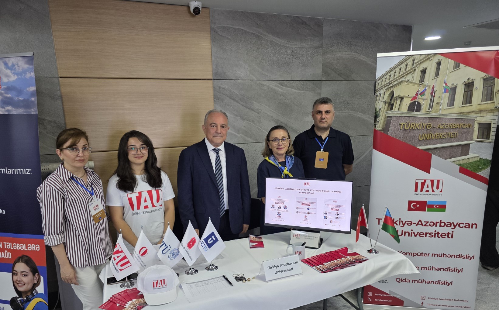TAU-nun rektor əvəzi ali təhsil müəssiələrinin sərgisində iştirak edib