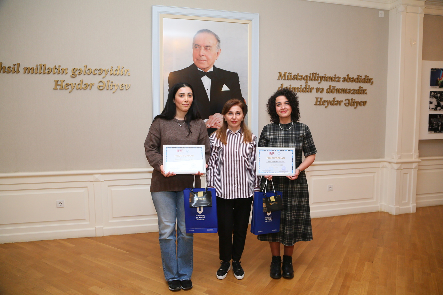 Türkiyə-Azərbaycan Universitetinin tələbələri və əməkdaşları 2 Fevral - Azərbaycan Gənclər Günü münasibətilə təltif ediliblər