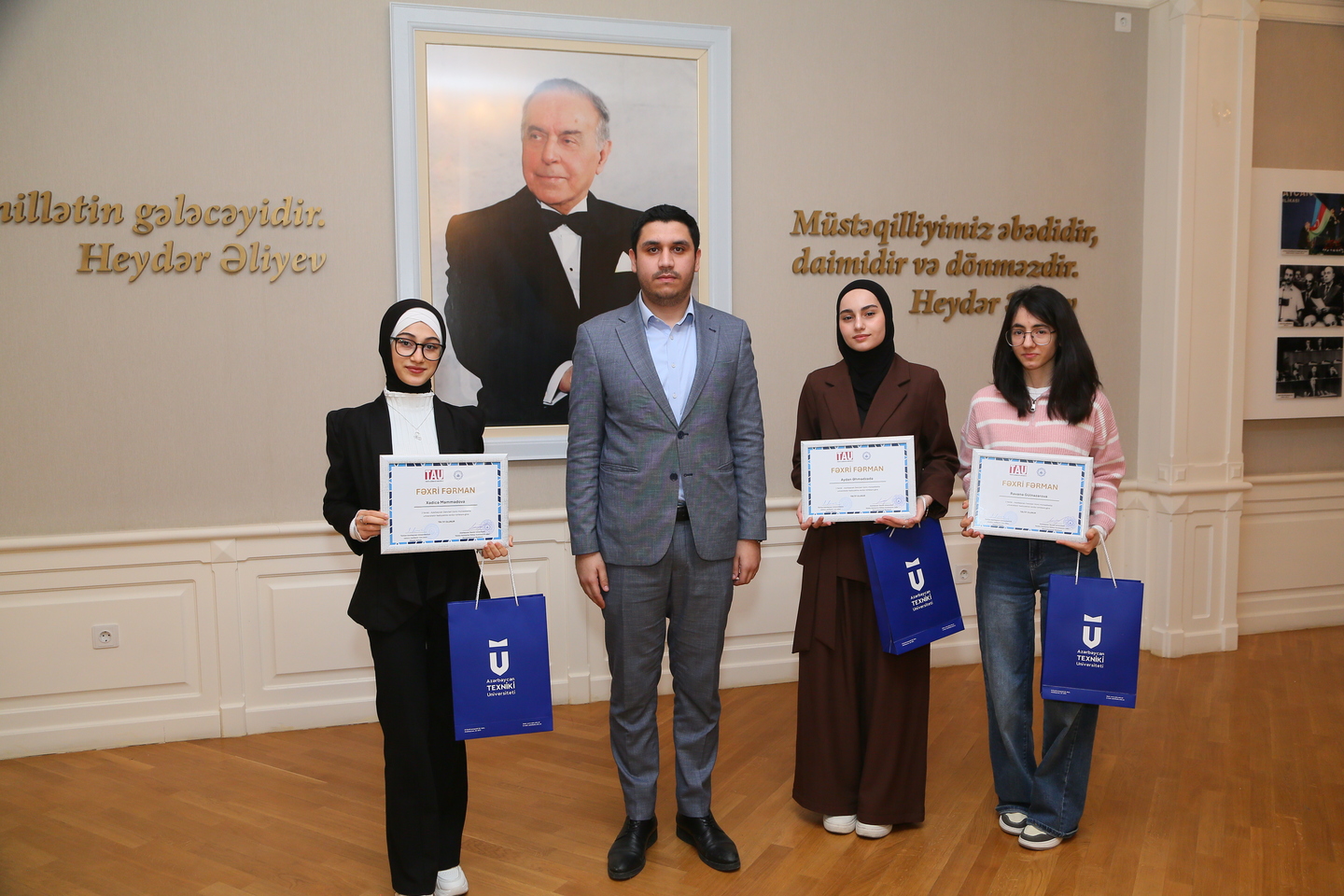 Türkiyə-Azərbaycan Universitetinin tələbələri və əməkdaşları 2 Fevral - Azərbaycan Gənclər Günü münasibətilə təltif ediliblər