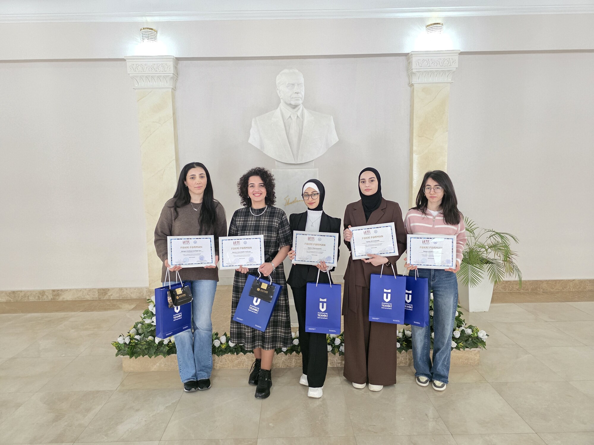 Türkiyə-Azərbaycan Universitetinin tələbələri və əməkdaşları 2 Fevral - Azərbaycan Gənclər Günü münasibətilə təltif ediliblər