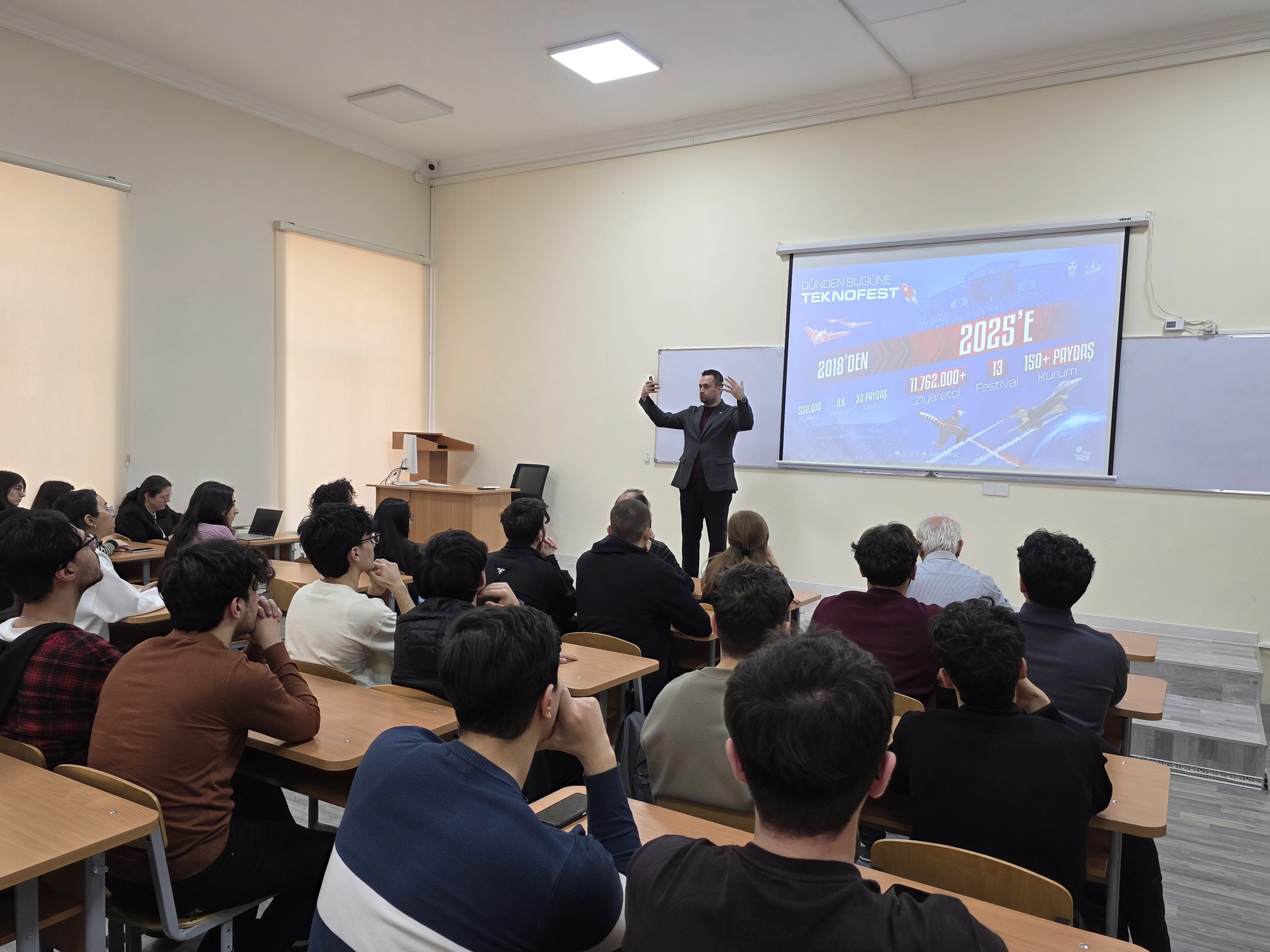 Türkiyə-Azərbaycan Universitetində “Teknofest 2026” ilə bağlı infosessiya keçirilib