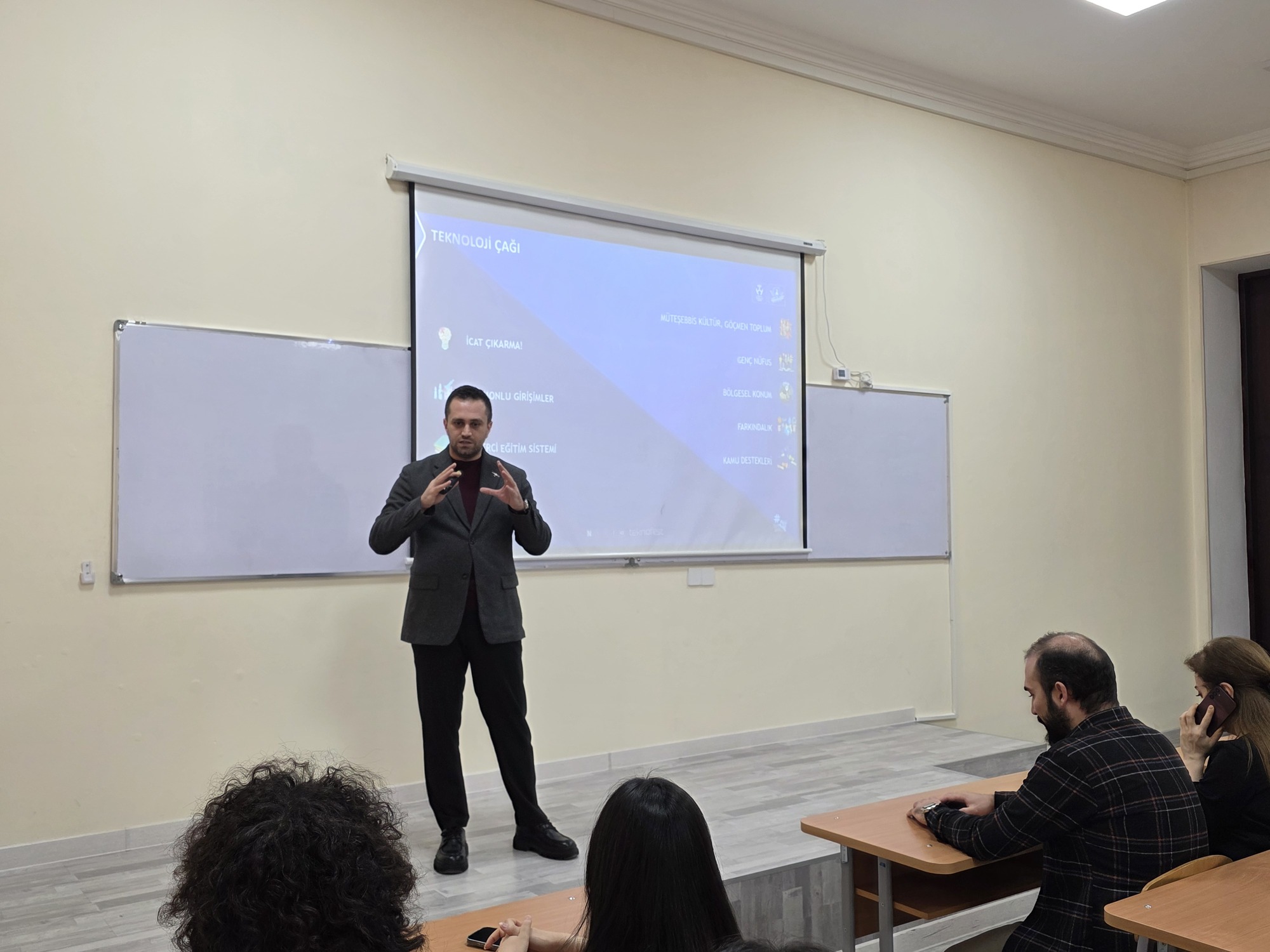 Türkiyə-Azərbaycan Universitetində “Teknofest 2026” ilə bağlı infosessiya keçirilib