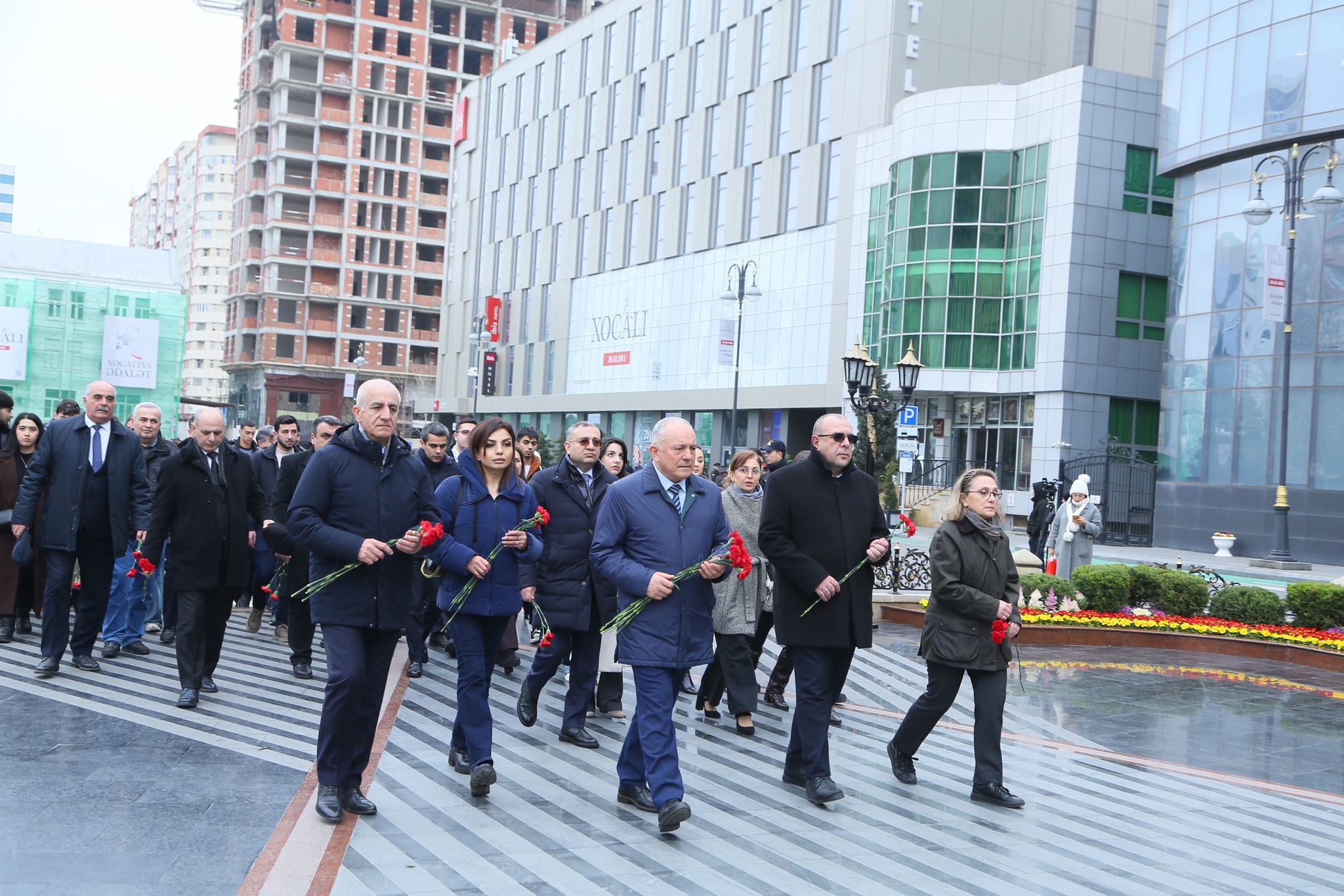 TAU və AzTU kollektivi Xocalı soyqırımı abidəsini ziyarət edib
