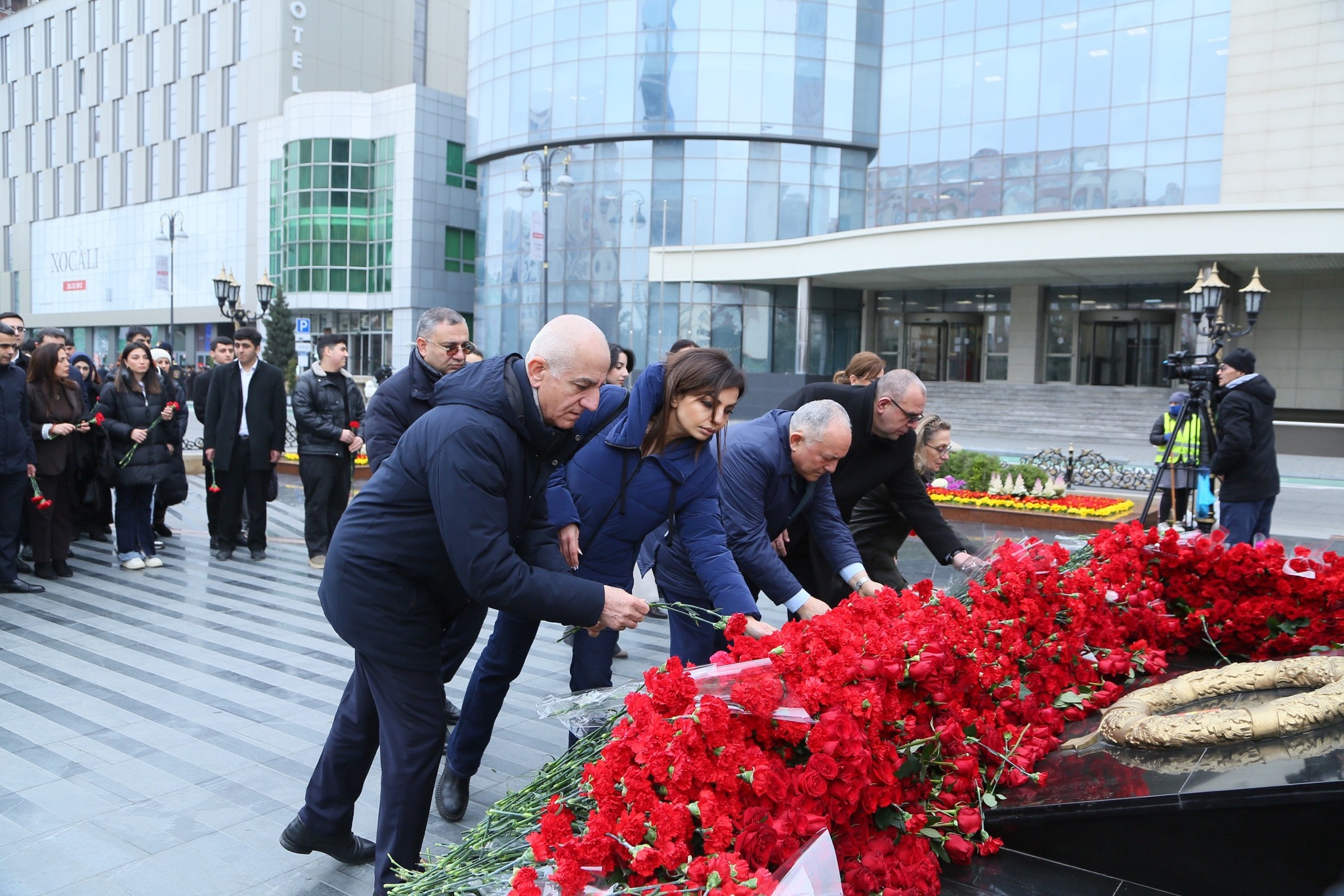 TAU və AzTU kollektivi Xocalı soyqırımı abidəsini ziyarət edib