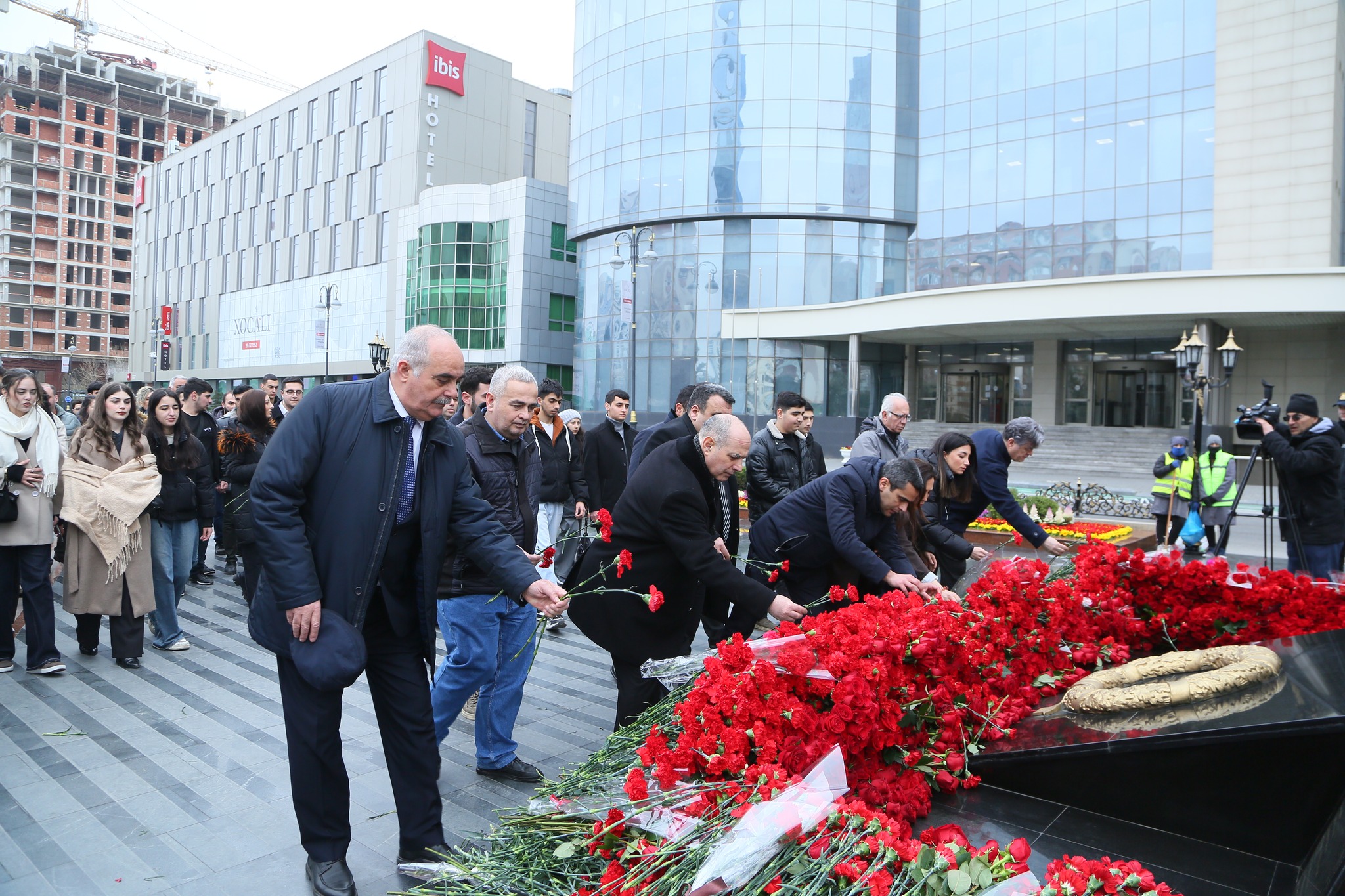 TAU və AzTU kollektivi Xocalı soyqırımı abidəsini ziyarət edib