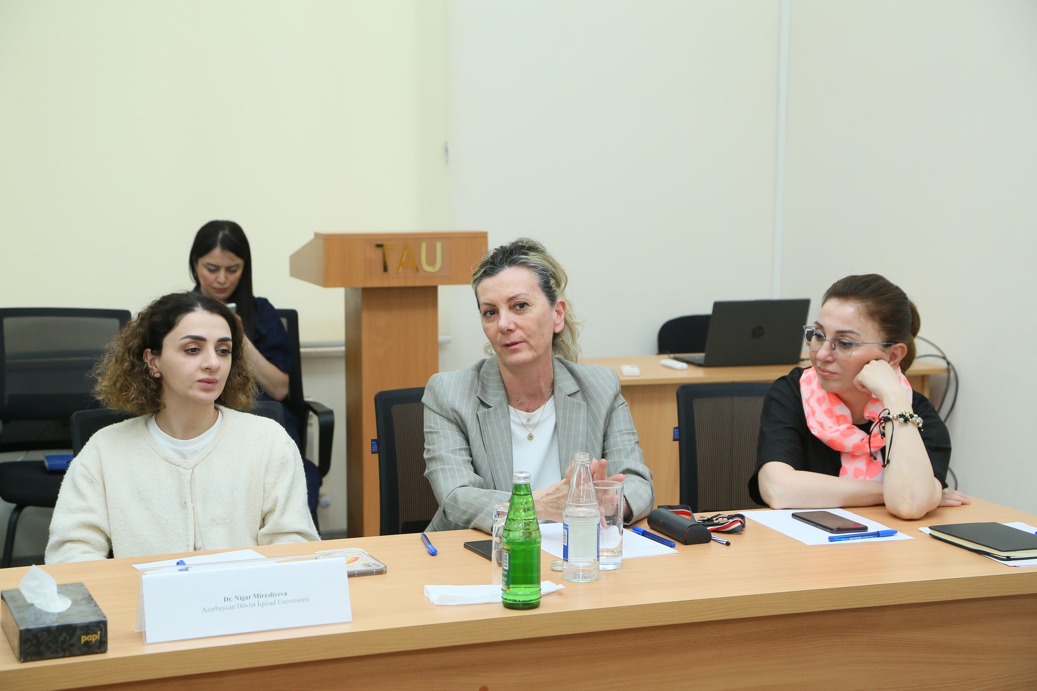 TAU-da “Ali təhsil müəssisələrində ingilis dili hazırlığı və tədrisi: problemlər, çağırışlar və müasir yanaşmalar” mövzusunda vorkşop keçirilib