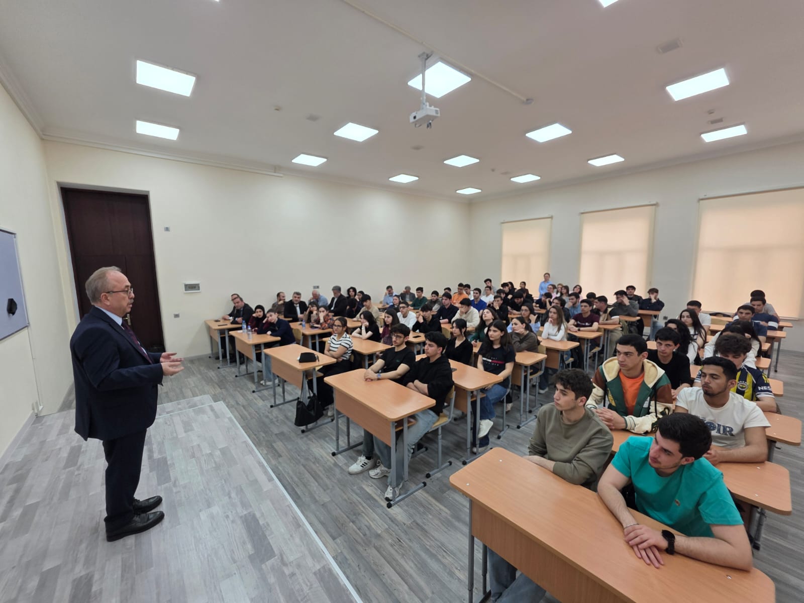 Türkiyənin Azərbaycandakı səfiri TAU tələbələrinə “Karyera planlaması” mövzusunda seminar keçib