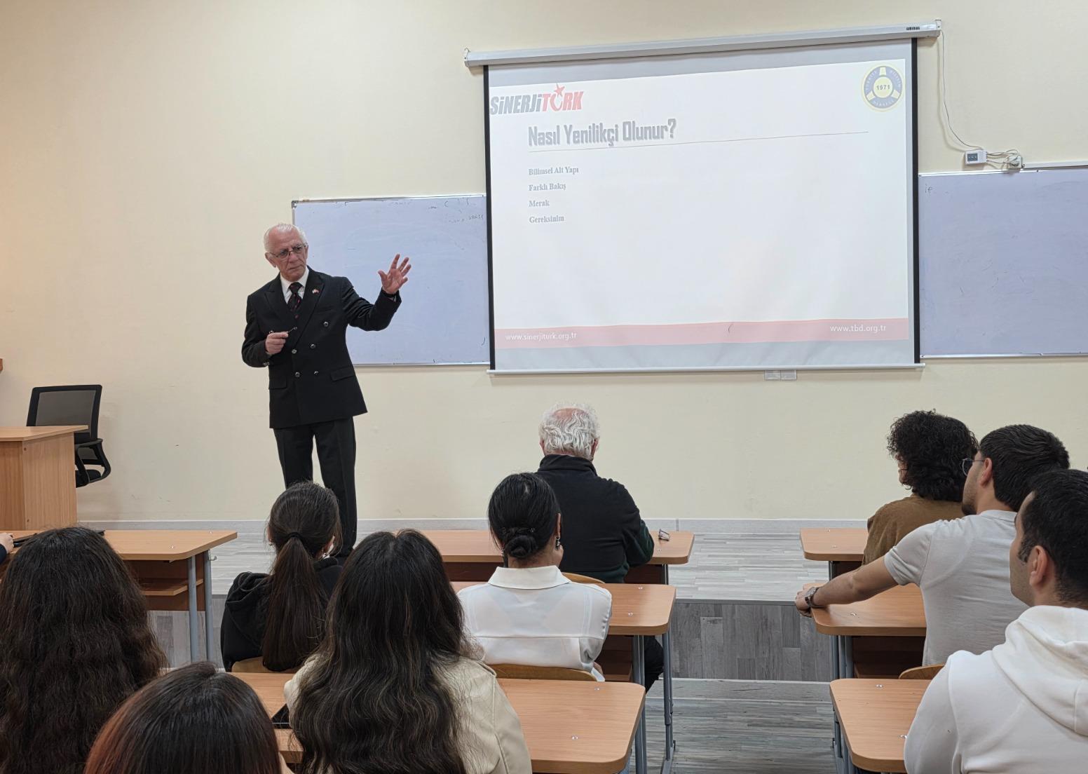 SİNERJİTÜRK Effektiv Biznes və Güc Birliyi Fondunun nümayəndəsi TAU tələbələrinə “Karyera planlaması” çərçivəsində seminar keçib