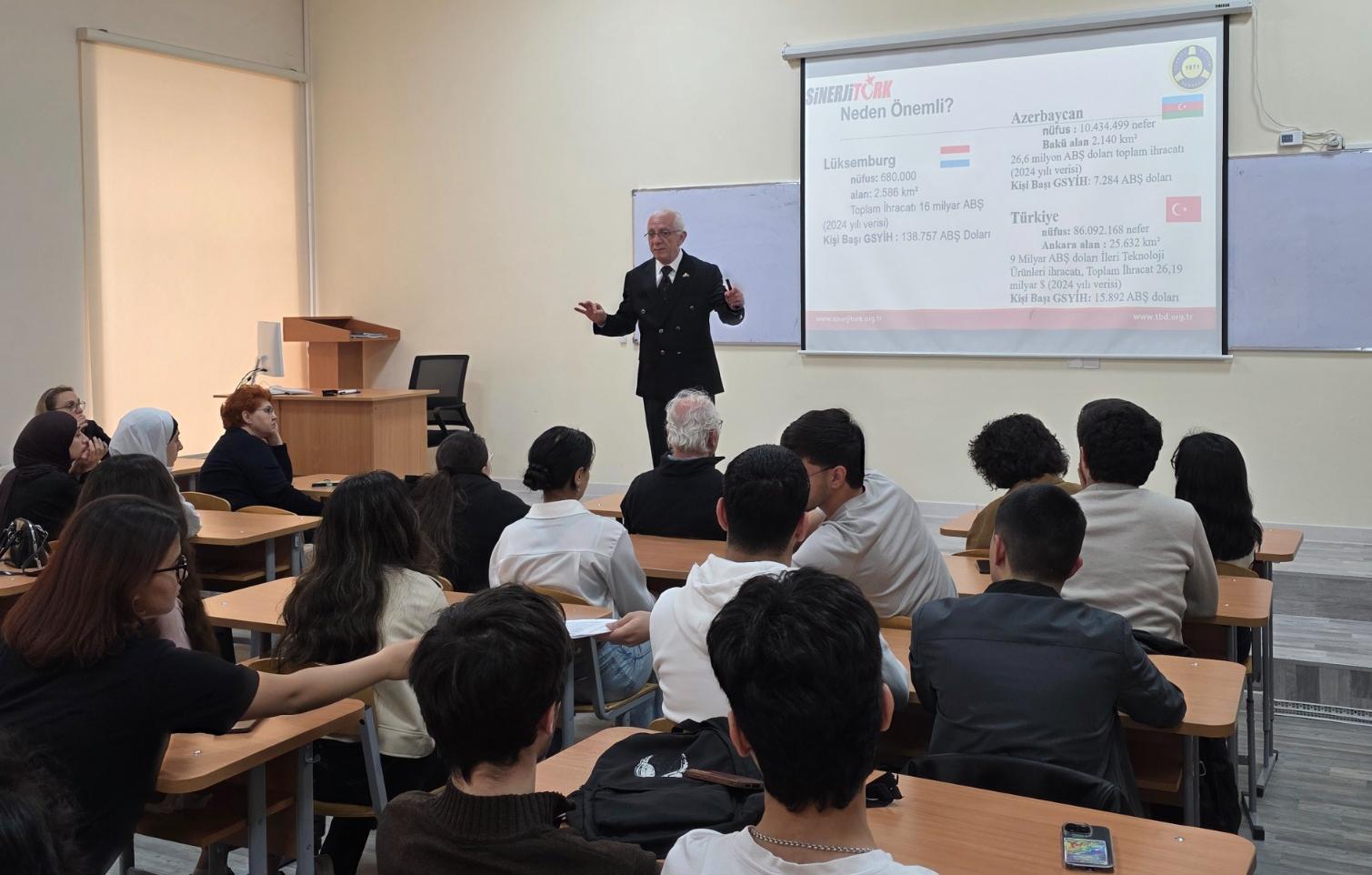 SİNERJİTÜRK Effektiv Biznes və Güc Birliyi Fondunun nümayəndəsi TAU tələbələrinə “Karyera planlaması” çərçivəsində seminar keçib