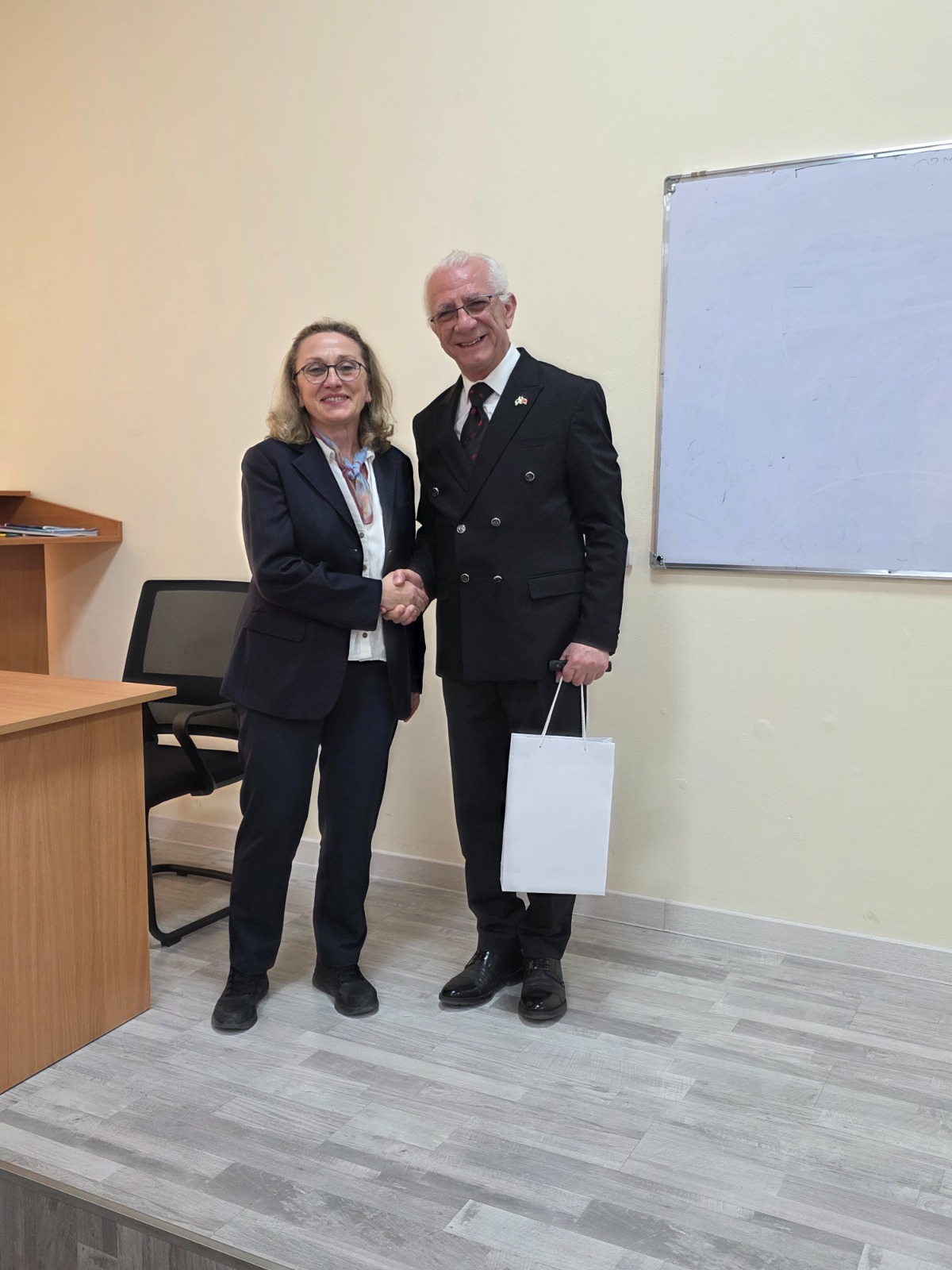 SİNERJİTÜRK Effektiv Biznes və Güc Birliyi Fondunun nümayəndəsi TAU tələbələrinə “Karyera planlaması” çərçivəsində seminar keçib