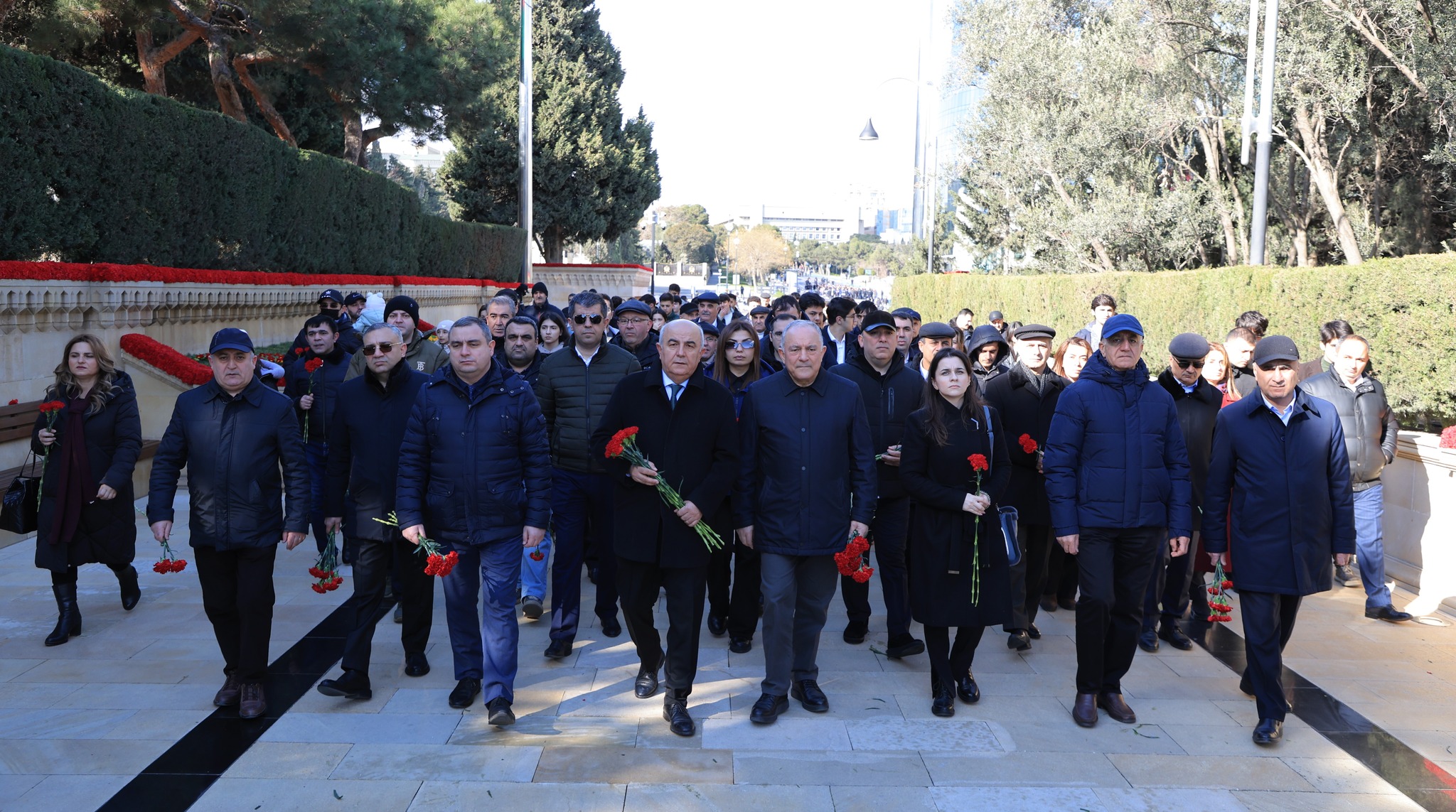 TAU və AzTU kollektivi Şəhidlər xiyabanını ziyarət edib