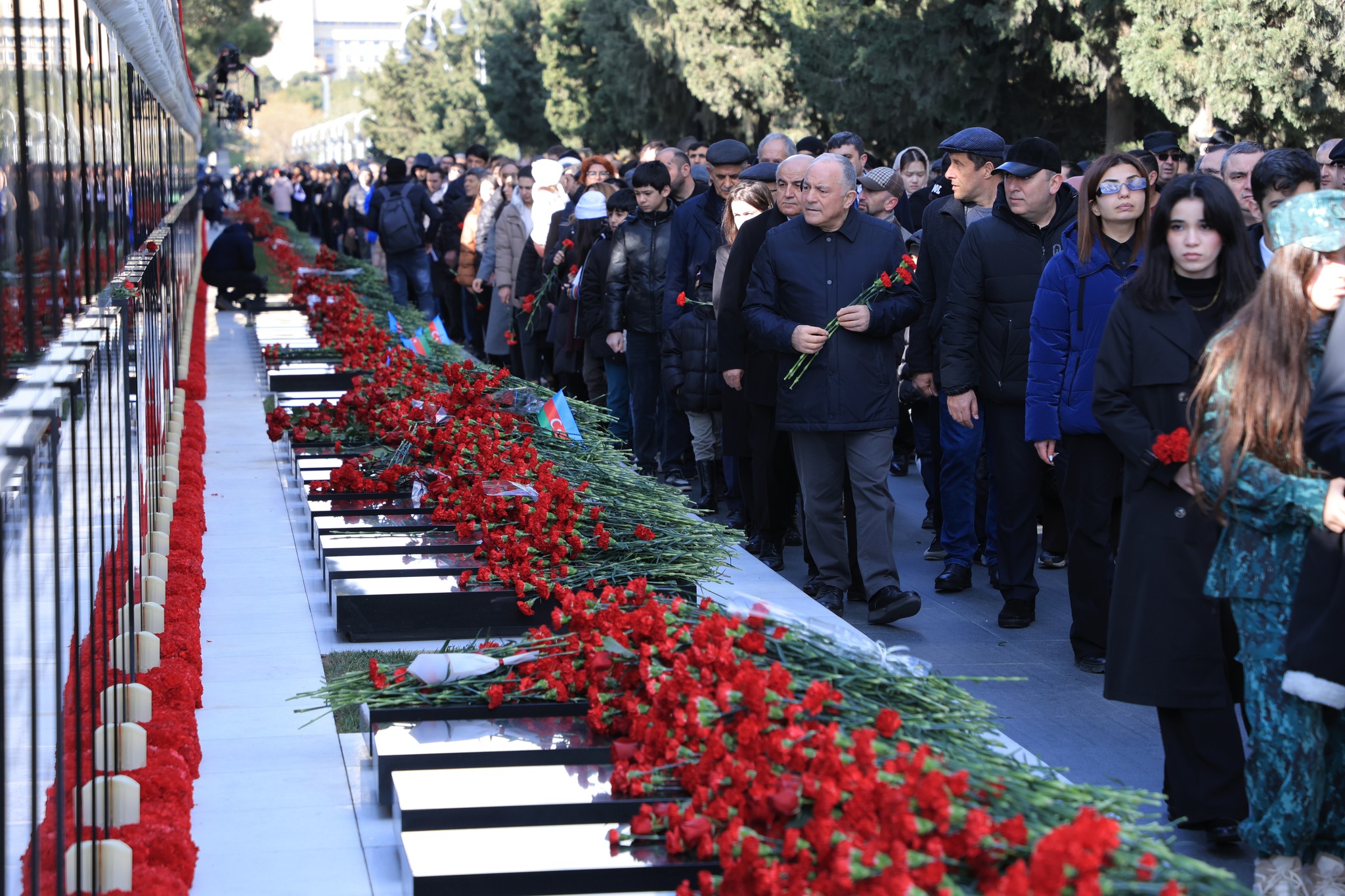 TAU və AzTU kollektivi Şəhidlər xiyabanını ziyarət edib