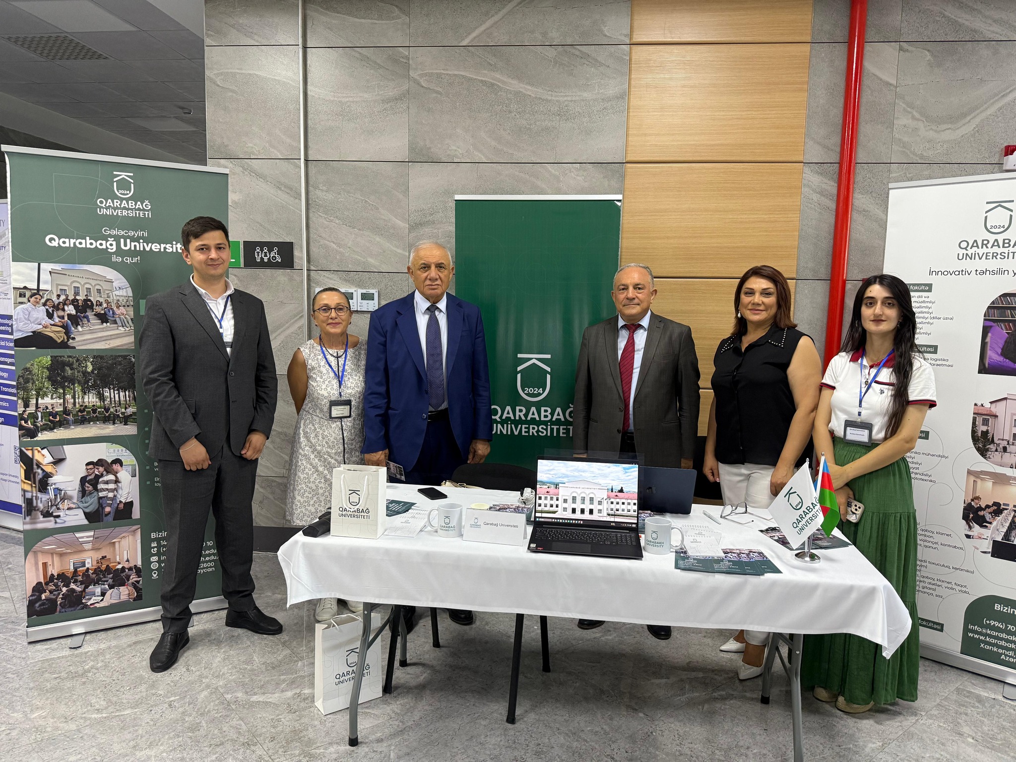 Rektor Vilayət Vəliyev ali təhsil müəssisələrinin sərgisini ziyarət edib