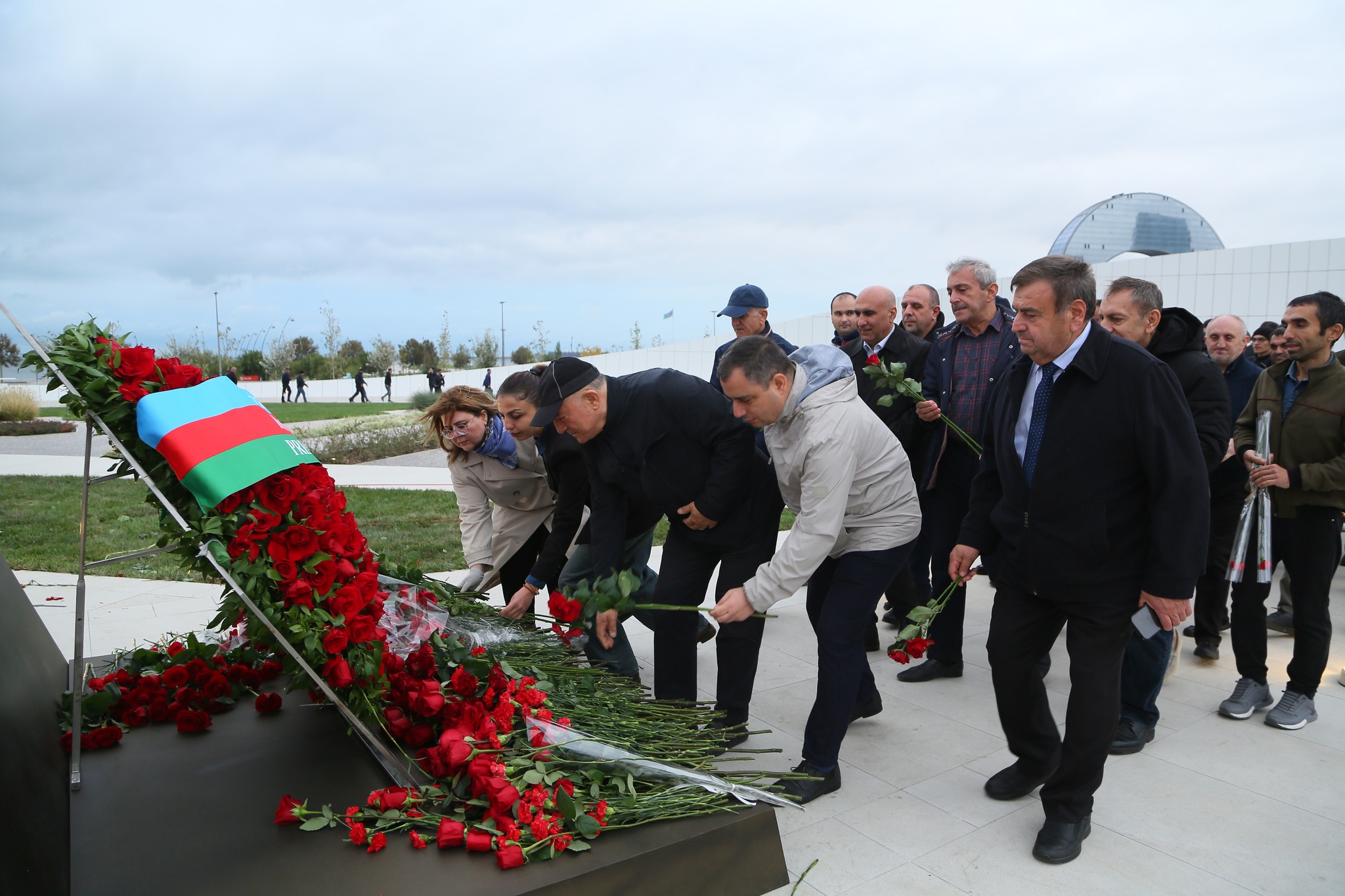 TAU və AzTU kollektivi Zəfər parkını ziyarət edib