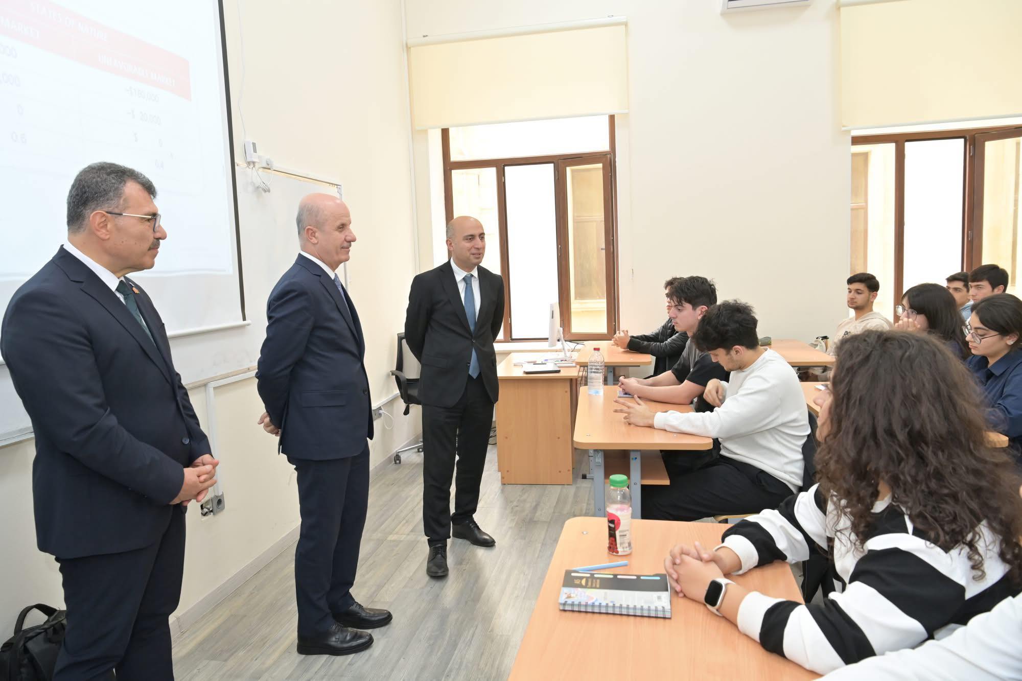 Türkiyə-Azərbaycan Universitetinin Himayəçilər Şurasının növbəti iclası keçirilib