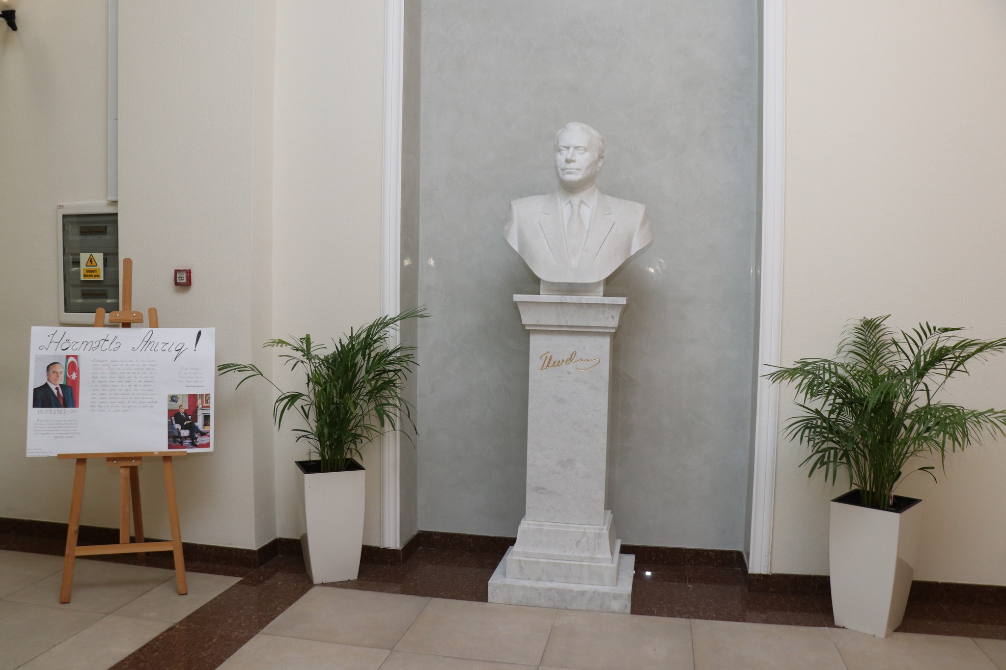Türkiyə-Azərbaycan Universitetində Ümummilli Lider Heydər Əliyevin anım gününə həsr olunan tədbir keçirilib