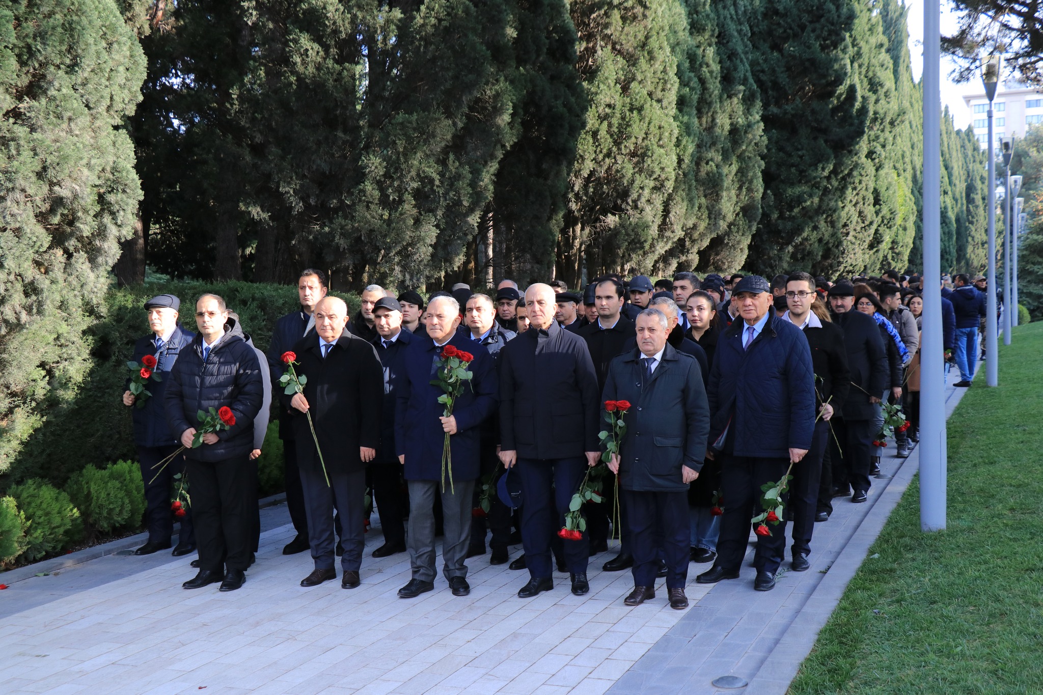 TAU və AzTU kollektivi Ulu Öndərin məzarını ziyarət edib