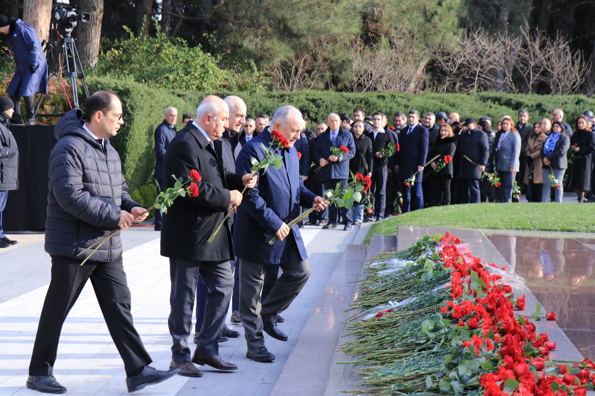 TAU və AzTU kollektivi Ulu Öndərin məzarını ziyarət edib