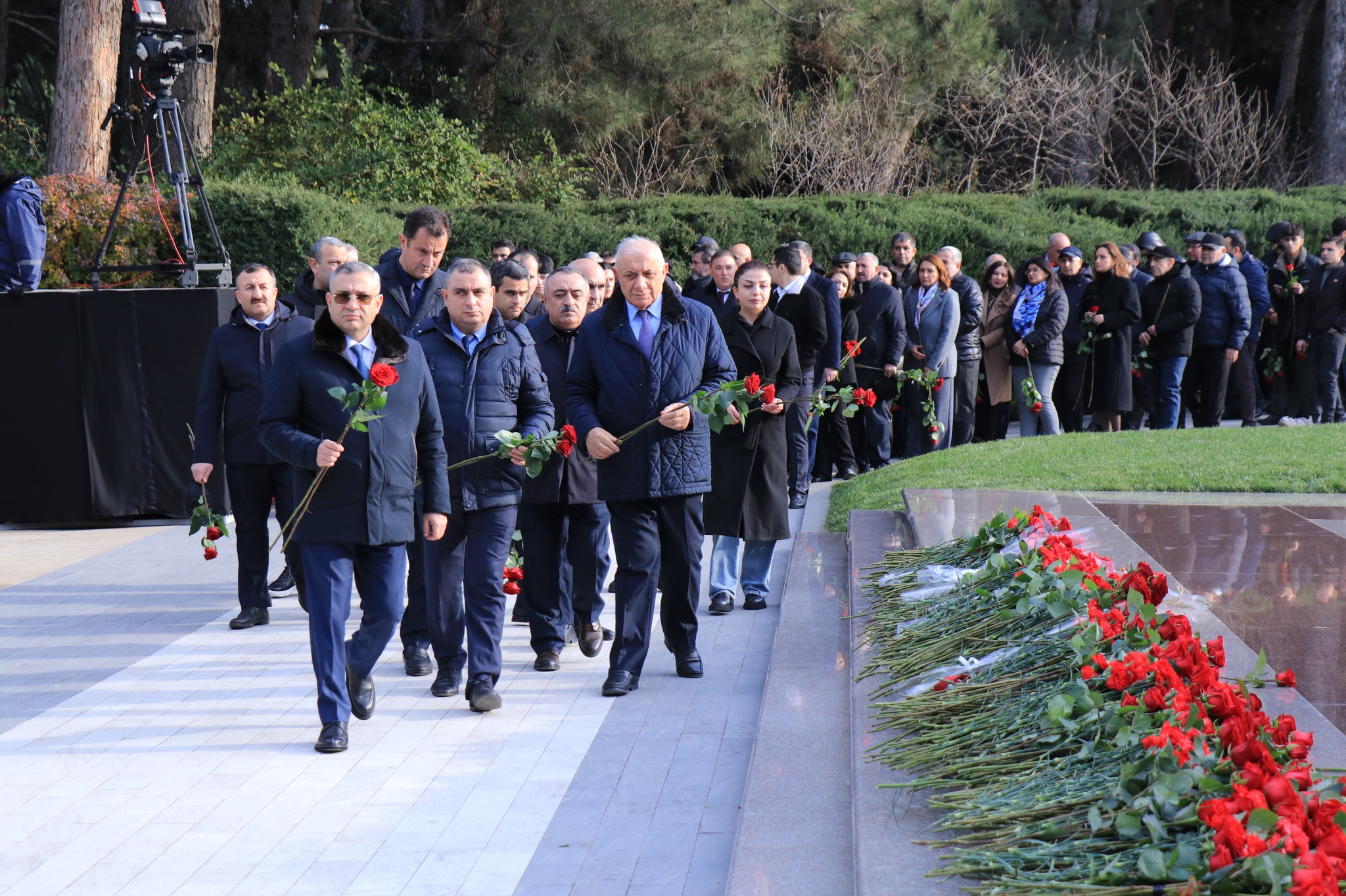 TAU və AzTU kollektivi Ulu Öndərin məzarını ziyarət edib