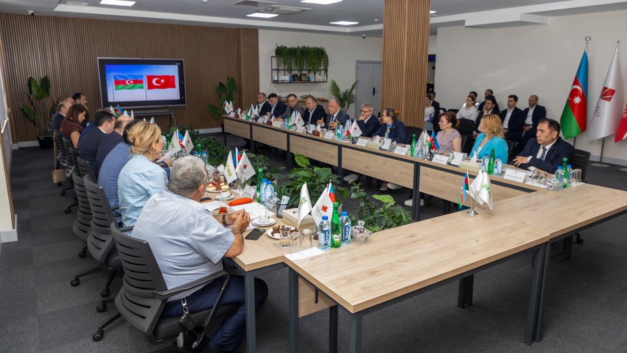 TAU-nun təşəbbüsü Azərbaycan Milli Qida Texnologiyaları Platformasının nümayəndə heyəti Veysəloğlu Şirkətlər Qrupunu ziyarət edib