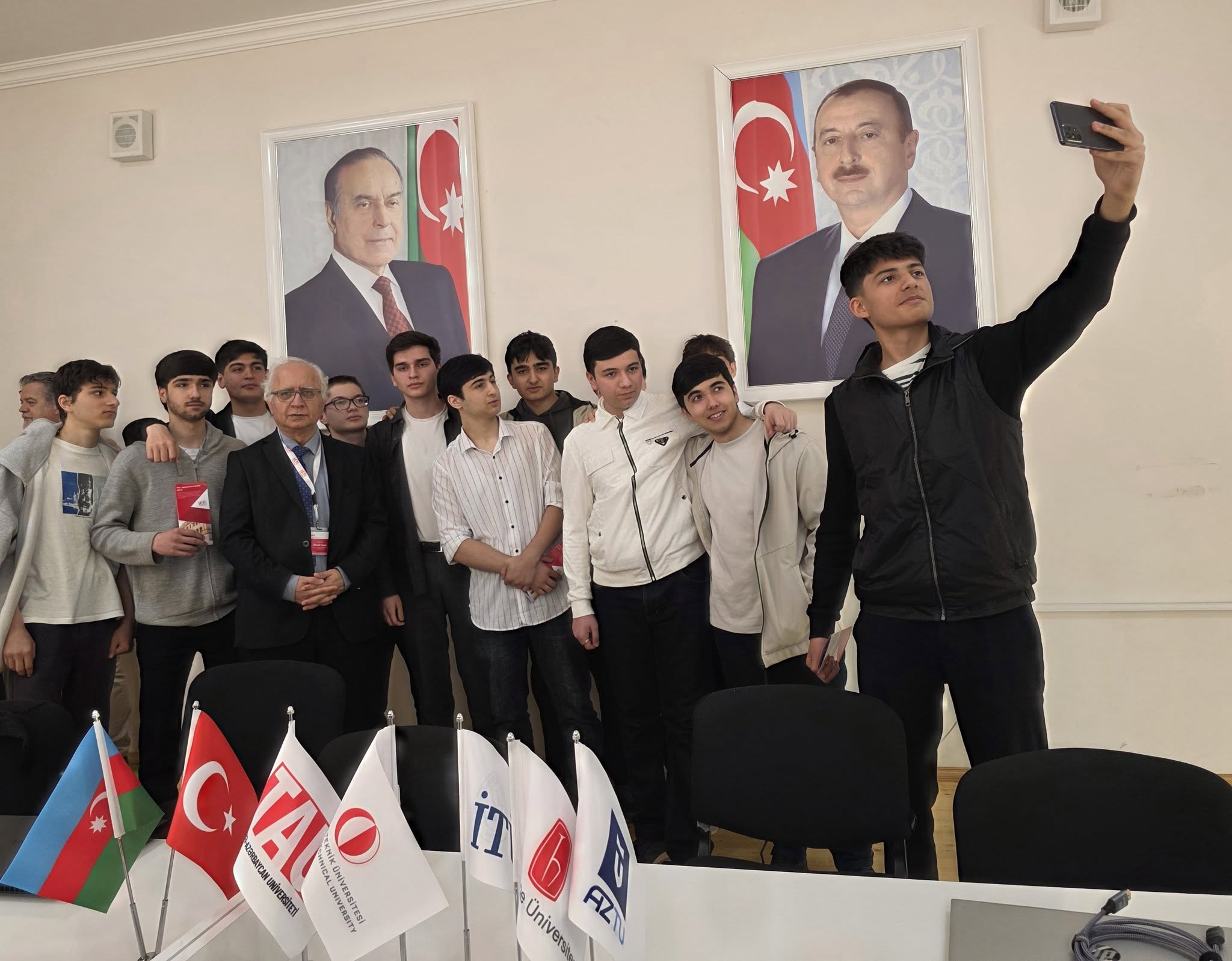TAU və AzTU kollektivi Gəncə məktəbliləri ilə görüş keçiriblər