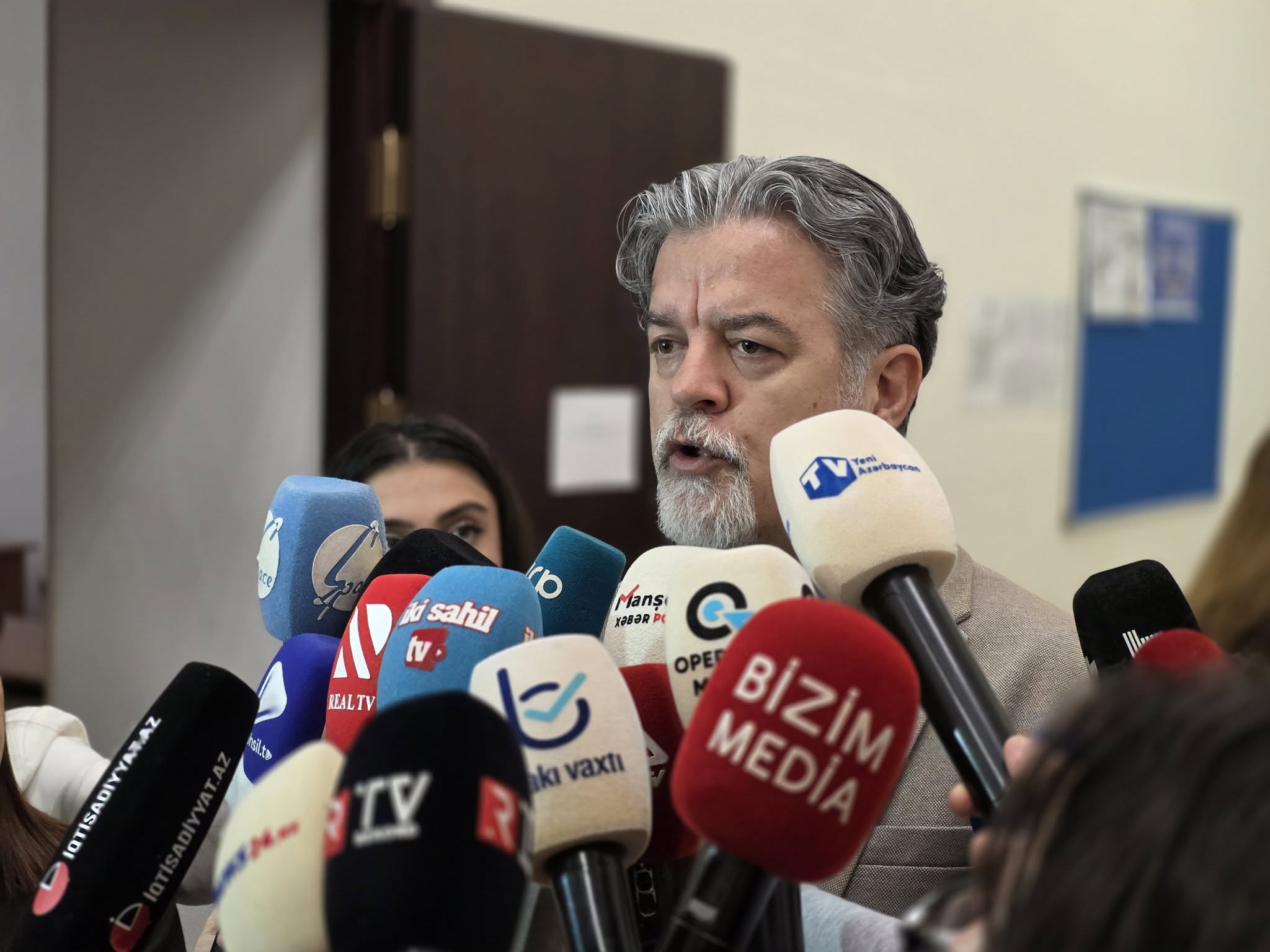 Türkiyə-Azərbaycan Universitetinin komandası media qarşısında