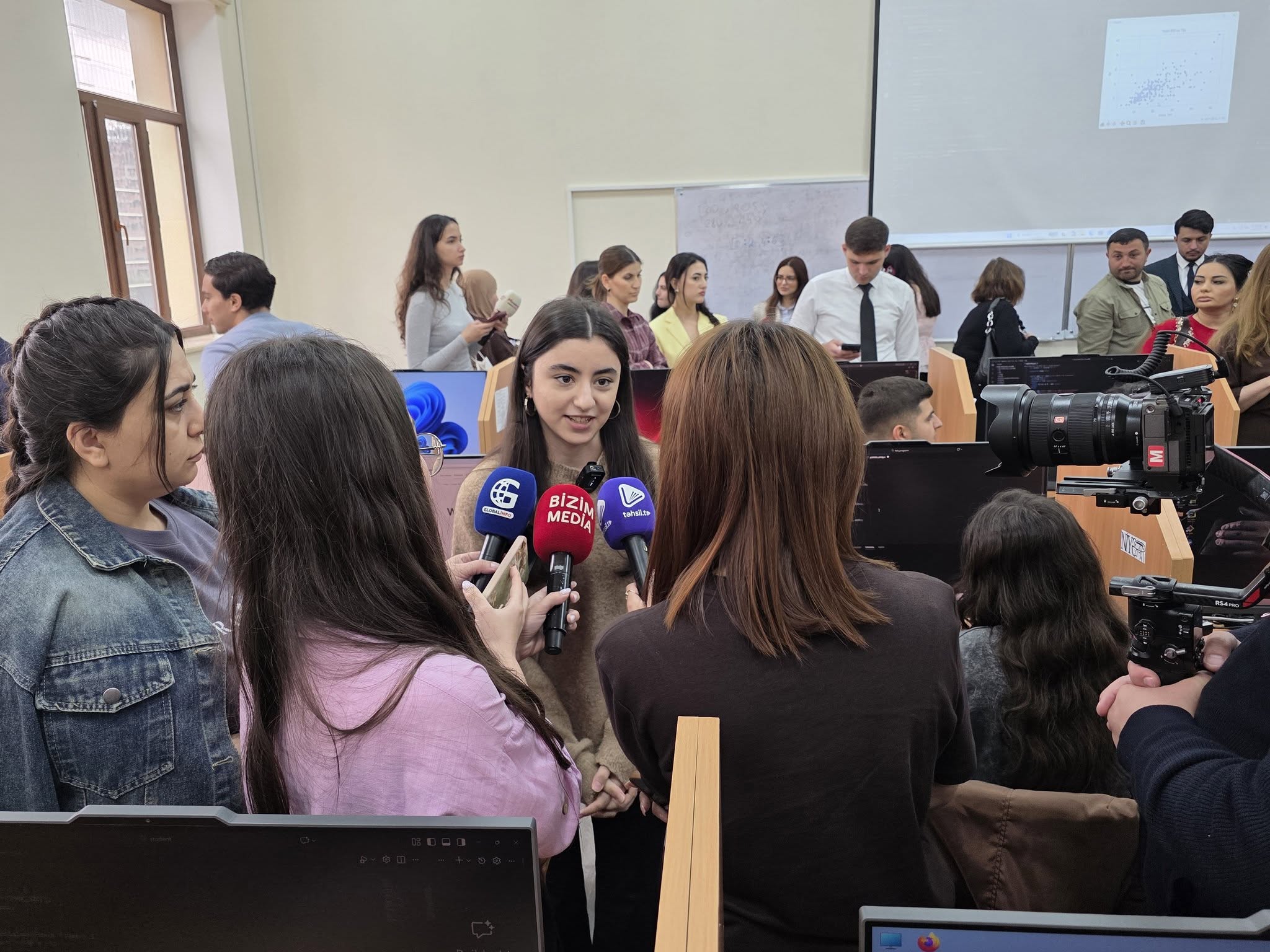 Türkiyə-Azərbaycan Universitetinin komandası media qarşısında