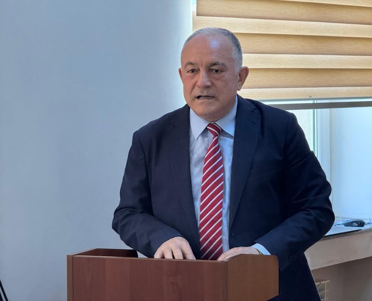 TAU rektor əvəzi Vilayət Vəliyev Fizika-riyaziyyat və informatika təmayüllü liseydə şagirdlərlə görüşüb
