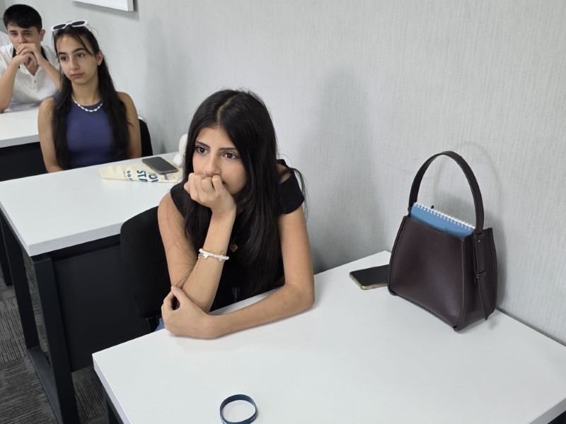 TAU-nun rektor əvəzi ali təhsil müəssiələrinin sərgisində iştirak edib