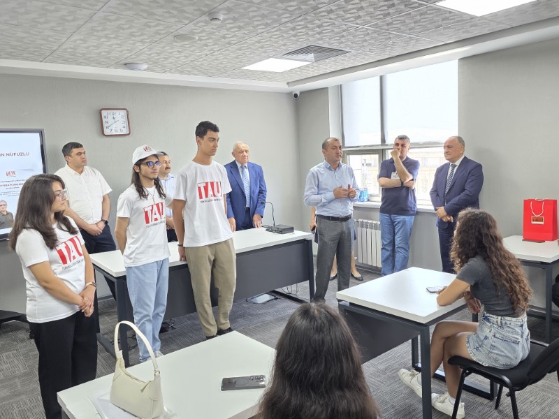TAU-nun rektor əvəzi ali təhsil müəssiələrinin sərgisində iştirak edib
