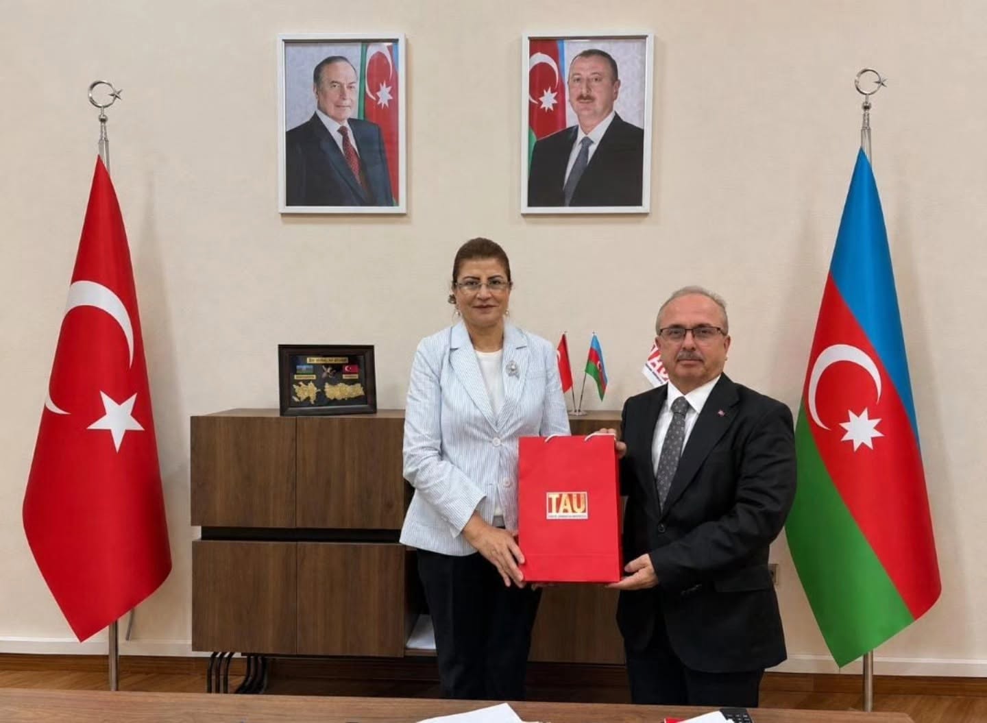 Türkiyənin Azərbaycandakı səfiri TAU-nun rektoru ilə görüşüb
